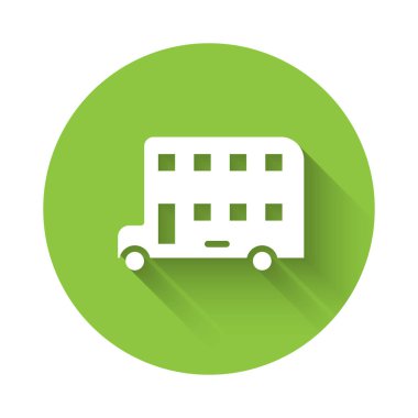 Uzun gölgeli beyaz çift katlı otobüs simgesi. Londra klasik yolcu otobüsü. Toplu taşıma sembolü. Yeşil daire düğmesi. Vektör.