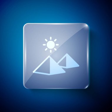 Beyaz Mısır piramitleri mavi arkaplanda izole edilmiş bir simge. Antik Mısır 'ın sembolü. Kare cam paneller. Vektör.