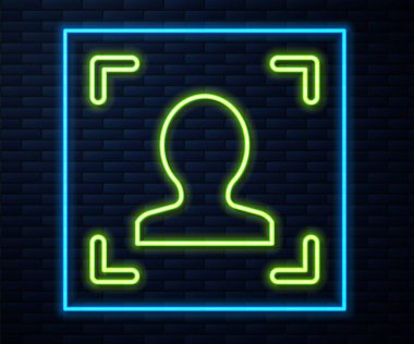 Parlayan neon hattı yüz tanıma simgesi tuğla duvar arka planında izole edildi. Yüz tanımlama simgesi. Yüz tanıma. Siber güvenlik kavramı. Vektör.