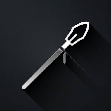 Siyah arka planda gümüş ortaçağ mızrak ikonu izole edildi. Ortaçağ silahı. Uzun gölge tarzı. Vektör.