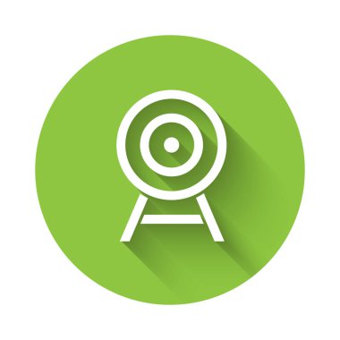 Uzun gölgeli ok ikonlu beyaz hedef. Dart tahtası işareti. Okçuluk tahtası simgesi. Dartboard işareti. İş hedefi kavramı. Yeşil daire düğmesi. Vektör.