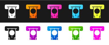 ATM 'yi ayarla - Otomatik veznedar ve para simgesi siyah beyaz arka planda izole edildi. Vektör.