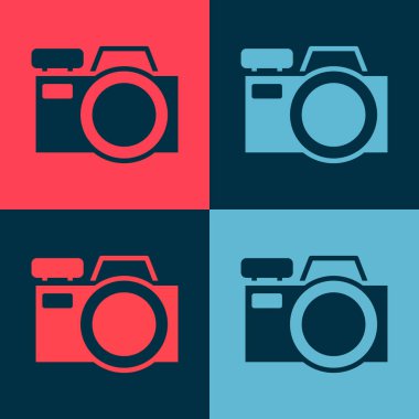 Pop Art Photo kamera simgesi renk arkaplanında izole edildi. Fotoğraf makinesi simgesi. Vektör.