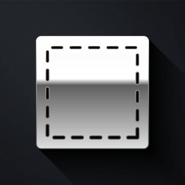 Siyah arkaplanda gümüş dikiş kalıbı simgesi izole edildi. Dikiş için işaretler. Uzun gölge tarzı. Vektör İllüstrasyonu.