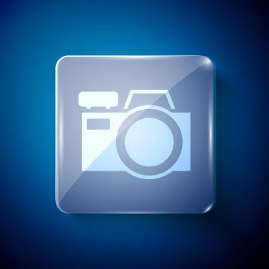Mavi arkaplanda beyaz fotoğraf makinesi simgesi izole edildi. Fotoğraf makinesi simgesi. Kare cam paneller. Vektör.