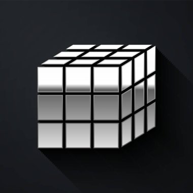 Siyah arkaplanda gümüş rubik küp simgesi izole edildi. Mekanik yapboz oyuncağı. Rubik 'in 3 boyutlu küp kombinasyon bulmacası. Uzun gölge tarzı. Vektör.