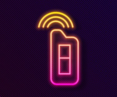 Siyah arka planda izole edilmiş uzaktan kumandalı parlak neon çizgili araba anahtarı. Araba anahtarı ve alarm sistemi. Vektör İllüstrasyonu.