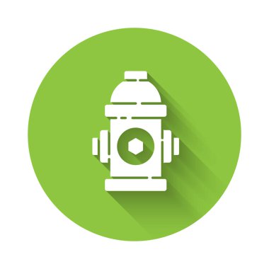 Beyaz Yangın musluğu ikonu uzun gölgeli izole edilmiş. Yeşil daire düğmesi. Vektör İllüstrasyonu.