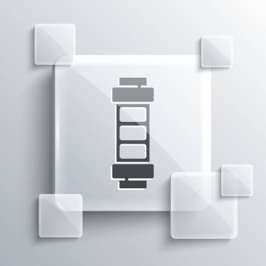 Gri Batarya şarj seviyesi gösterge simgesi gri arkaplanda izole edildi. Kare cam paneller. Vektör.