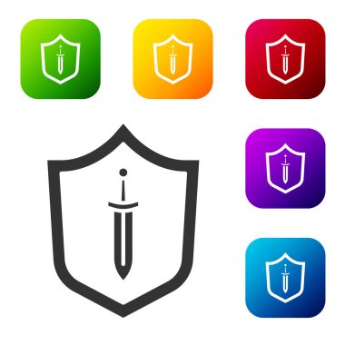 Siyah Ortaçağ kalkanı ve beyaz arka planda izole edilmiş kılıç simgesi. Renkli kare düğmelerle simgeleri ayarla. Vektör.