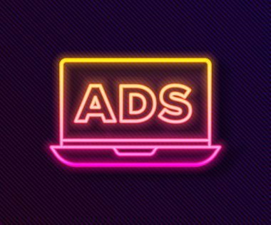Parlayan neon hattı reklam simgesi siyah arkaplanda izole edildi. Pazarlama ve tanıtım süreci kavramı. İlgili reklamlar. Sosyal medya reklamcılığı. Vektör.