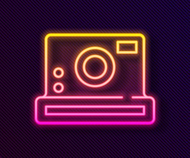 Parlayan neon hattı fotoğraf makinesi simgesi siyah arkaplanda izole edildi. Fotoğraf makinesi simgesi. Vektör.