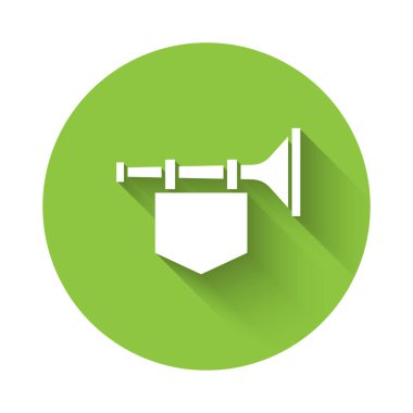 Bayrak ikonuna sahip beyaz trompet uzun gölgeli izole edilmiş. Müzik aleti trompeti. Yeşil daire düğmesi. Vektör.