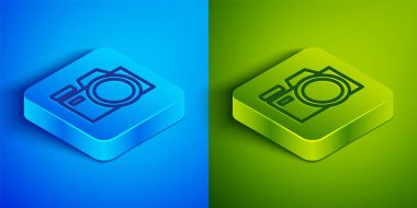 Mavi ve yeşil arkaplanda izole edilmiş Isometric çizgi fotoğraf kamerası simgesi. Fotoğraf makinesi simgesi. Kare düğmesi. Vektör.