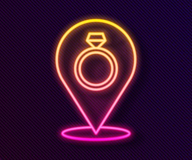 Parlayan neon çizgisi alyans simgesi siyah arkaplanda izole edildi. Gelin ve damat mücevher tabelası. Evlilik sembolü. Elmas yüzük. Vektör.