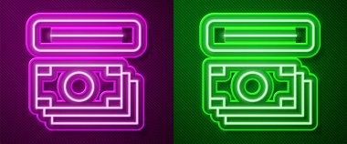 Parlak neon hattı ATM - Otomatik veznedar makinesi ve para ikonu mor ve yeşil arka planda izole edildi. Vektör.