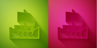 Kağıt kesiği Antik Yunan trireme ikonu yeşil ve pembe arka planda izole edilmiş. Kağıt sanatı tarzı. Vektör.