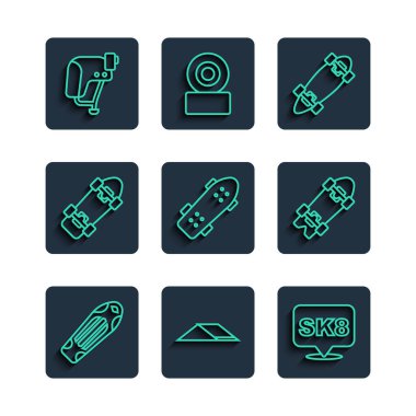 Sıralı kaykay pisti, uzun tahta, kaykay miğferi ve ikonu ayarlayın. Vektör.