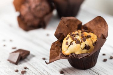 Cipsli çikolatalı kek yakın plan.