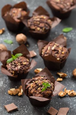 Cipsli çikolatalı kek yakın plan.