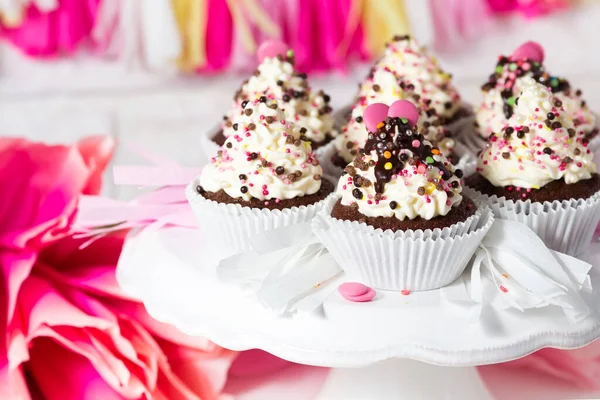 Házi Készítésű Csokoládé Muffinok Krémek Közelsége — Stock Fotó