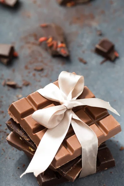 Close Black Milk Chocolate Bars Tied Ribbon — Stock Photo, Image