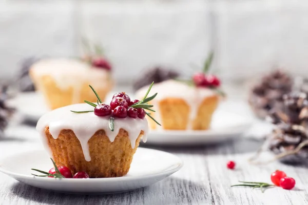 Muffins Natal Com Groselhas Vermelhas Mesa — Fotografia de Stock