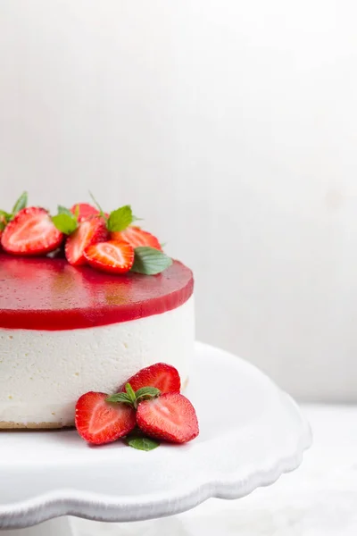 Close Van Heerlijke Cheesecake Met Aardbeien — Stockfoto