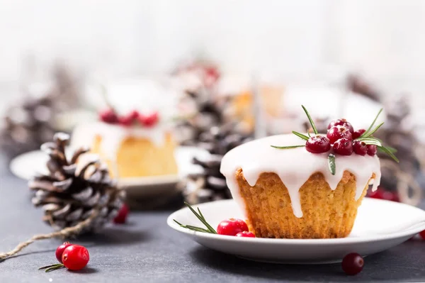 Muffin Natal Com Groselhas Vermelhas Mesa — Fotografia de Stock