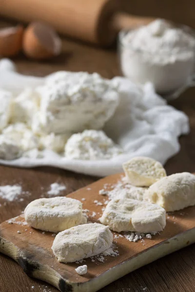 Cru Caseiro Russo Cottage Cheese Panquecas Mesa Madeira — Fotografia de Stock