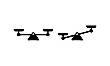 Mekanik ölçek simgesi siyah. Adalet, hukuk terazisi. Değer, çözüm ve mantık dengesi. İzole edilmiş beyaz arkaplanda vektör. EPS 10