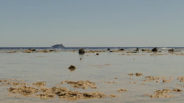 Barco Mar Baja Marea Paisaje Fondo — Vídeos de Stock