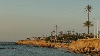 Boş Seaside Beach Sunrise, sabah erken