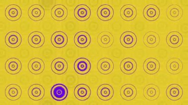 Yüzeyinde renkli daireler ve yüzükler olan kusursuz döngülü soyut desen