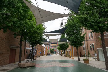 Bina 1930'larda inşa edilmiş mimari yapısı yenilenmiş. Incheon sanat platformu stüdyo ve müze için bir yer