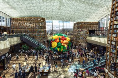 Mega kitaplığa Coex, dev Seul alışveriş merkezi içinde bulunan Starfield kütüphanesidir. Seoul, Güney Kore. 16th Temmuz 2018 alınan.