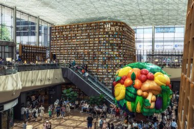 Starfield Library is a mega-library located within COEX, the giant Seoul shopping mall. Seoul, South Korea. Taken on July 16th 2018. clipart