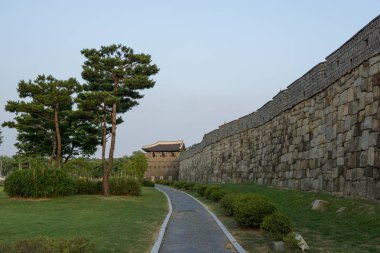 bukdongporu kapısı ve çevresindeki hwaseong kale duvarı. Suwon, Güney Kore'de alınan