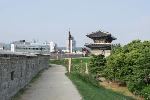 Janganmun Poort Verte Met Hwaseong Vesting Muur Aanloop Naar Het — Stockfoto