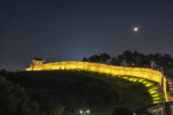 Suwon Hwaseong Erőd Fal Venni Éjjel — Stock Fotó