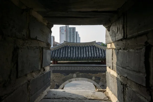 Der Ferne Das Janganmun Tor Dem Die Festungsmauer Von Hwaseong — Stockfoto