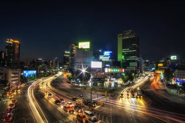 gece araba hafif yollar 7017 seoullo alınan ile Seul trafik meşgul kavşak görünümü. Seul, Güney Kore'de çekilmiş. 4th Şubat 2018