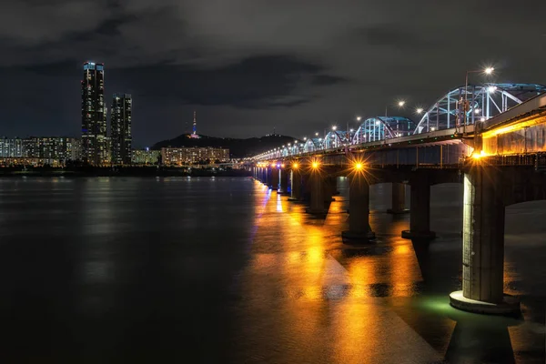 Pont Dongjak Sur Rivière Han Célèbre Tour Namsan Dans Distance — Photo