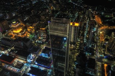 Gece görünümü Taipei city, taipei 101 Gözlemevi görüntülenmesi. Taipei, Tayvan. 21 Ekim 2018 alınan.