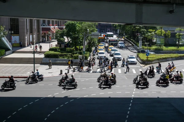 Scooters Motos Passando Pelo Cruzamento Taipei Taiwan Outubro 2018 — Fotografia de Stock