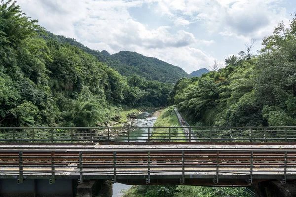 Linha Ferroviária Pingxi Com Vista Montanha Floresta Exuberante — Fotografia de Stock