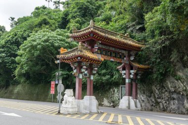 Çince karakterler: Taroko Milli Parkı Doğu giriş Arch kapısı. Ana doğu girişini Taroko Milli Parkı için