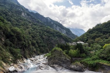 Tianxiang manzara alanı çevreleyen dağların ve Liwu Nehri aşağıdaki görüş.