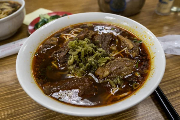 Taiwanese Beef Noodle Soup Niu Rou Mien Served White Bowel — Stock Photo, Image