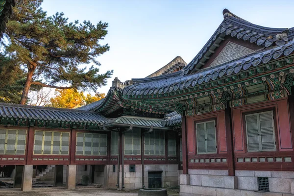 韩国首尔昌德宫的韩国传统宫殿建筑 — 图库照片